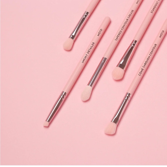 MOTD Cosmetics - In A Blush Blending 5pc Eye Brush Set - Picture 2 of 4